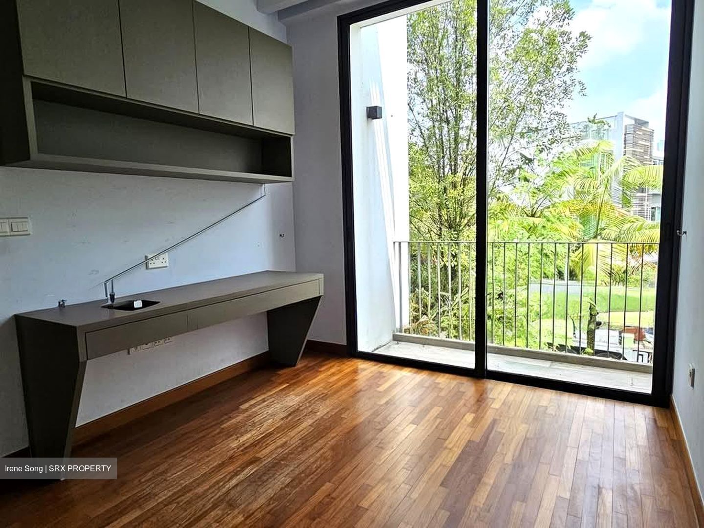 Alana (D28), Terrace #604722911